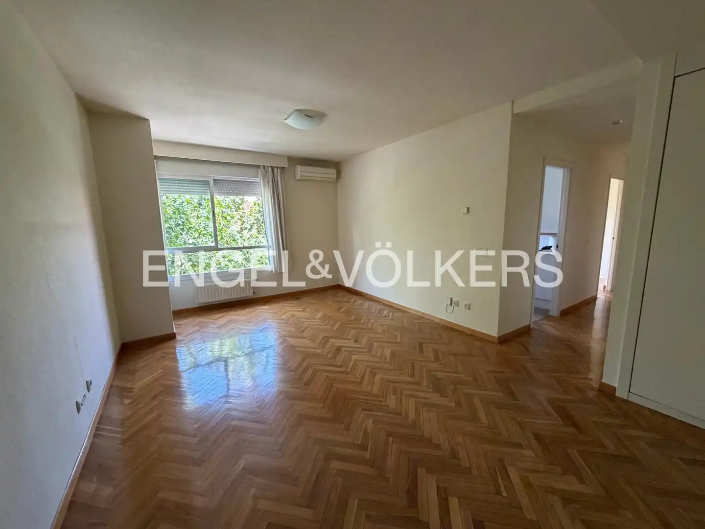 Sala d'estar de Pis de lloguer en Pozuelo de Alarcón amb Aire condicionat, Calefacció i Parquet