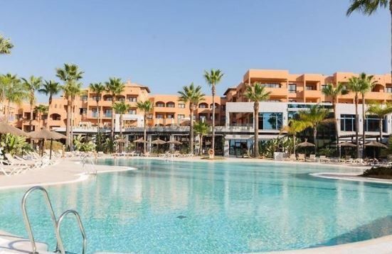 Exterior view of Flat for sale in Benahavís  with Air Conditioner, Private garden and Terrace