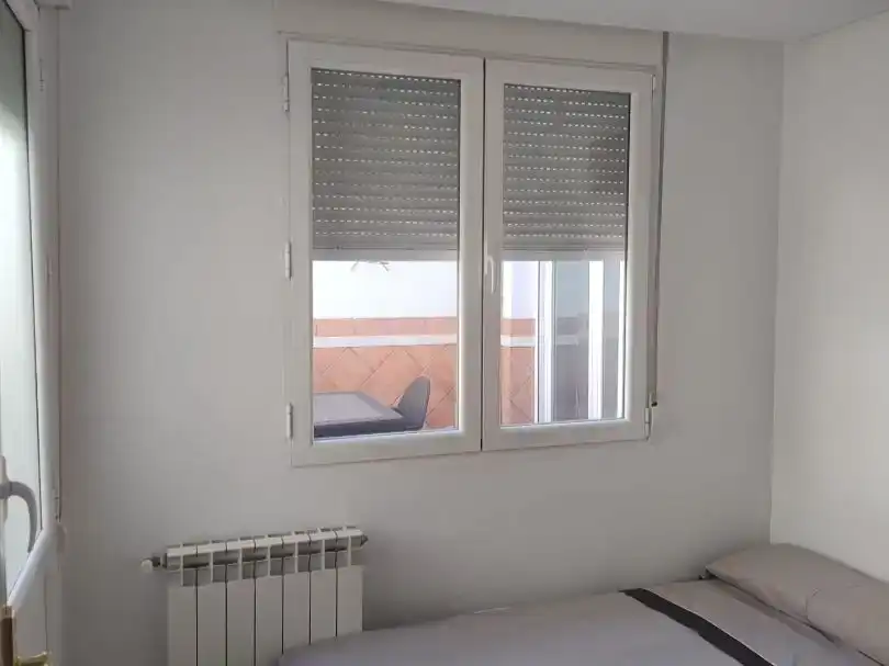 Habitación de Ático de alquiler en  Granada Capital con Aire acondicionado y Balcón