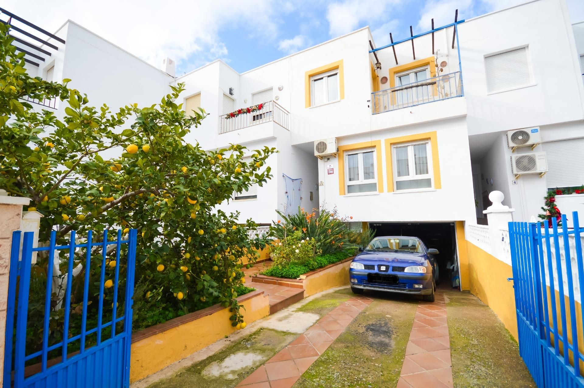 Vista exterior de Casa o xalet en venda en Canjáyar amb Aire condicionat, Calefacció i Jardí privat