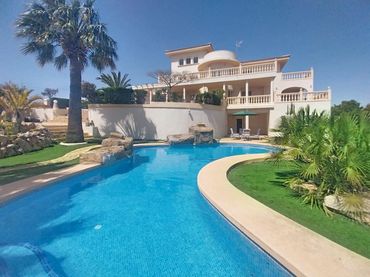 Villa con balcone in vendita a Levante Alto