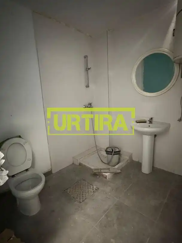 Badezimmer von Fabrikhallen zur Miete in Astigarraga