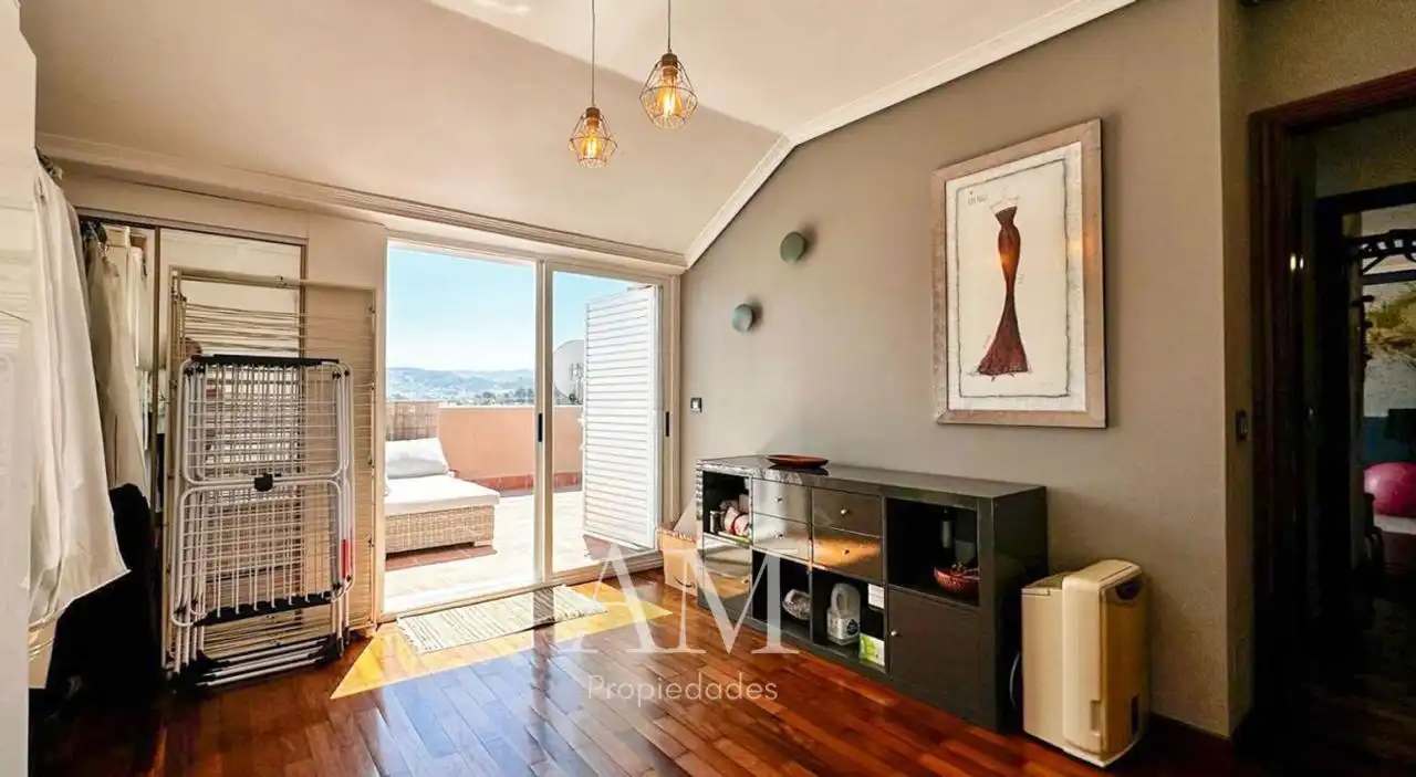 Sala de estar de Dúplex en venta en Nigrán con Calefacción, Terraza y Trastero