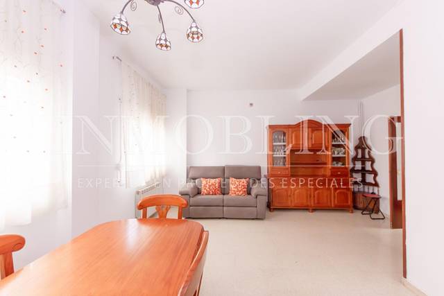 Planta baja en Venta en Nucli Urbà