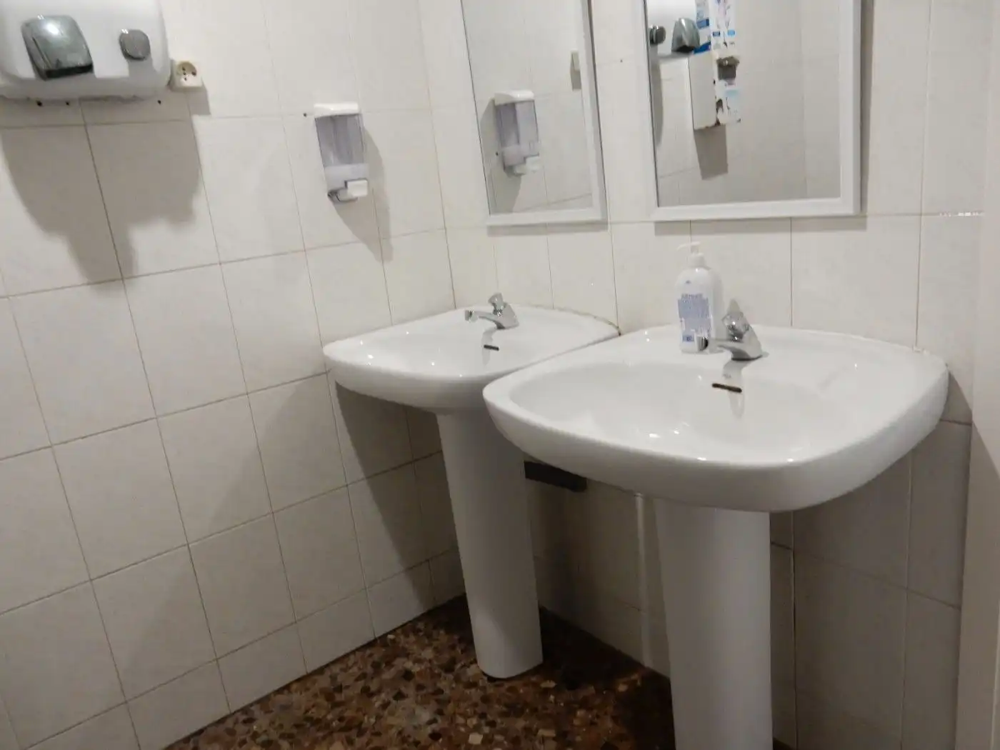 Bany de Local en venda en Rubí amb Aire condicionat, Calefacció i Terrassa