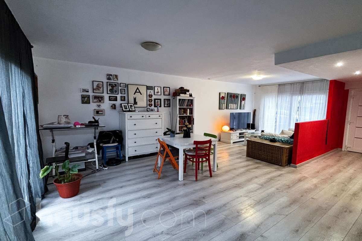 Sala d'estar de Casa o xalet en venda en Olot amb Calefacció, Jardí privat i Parquet