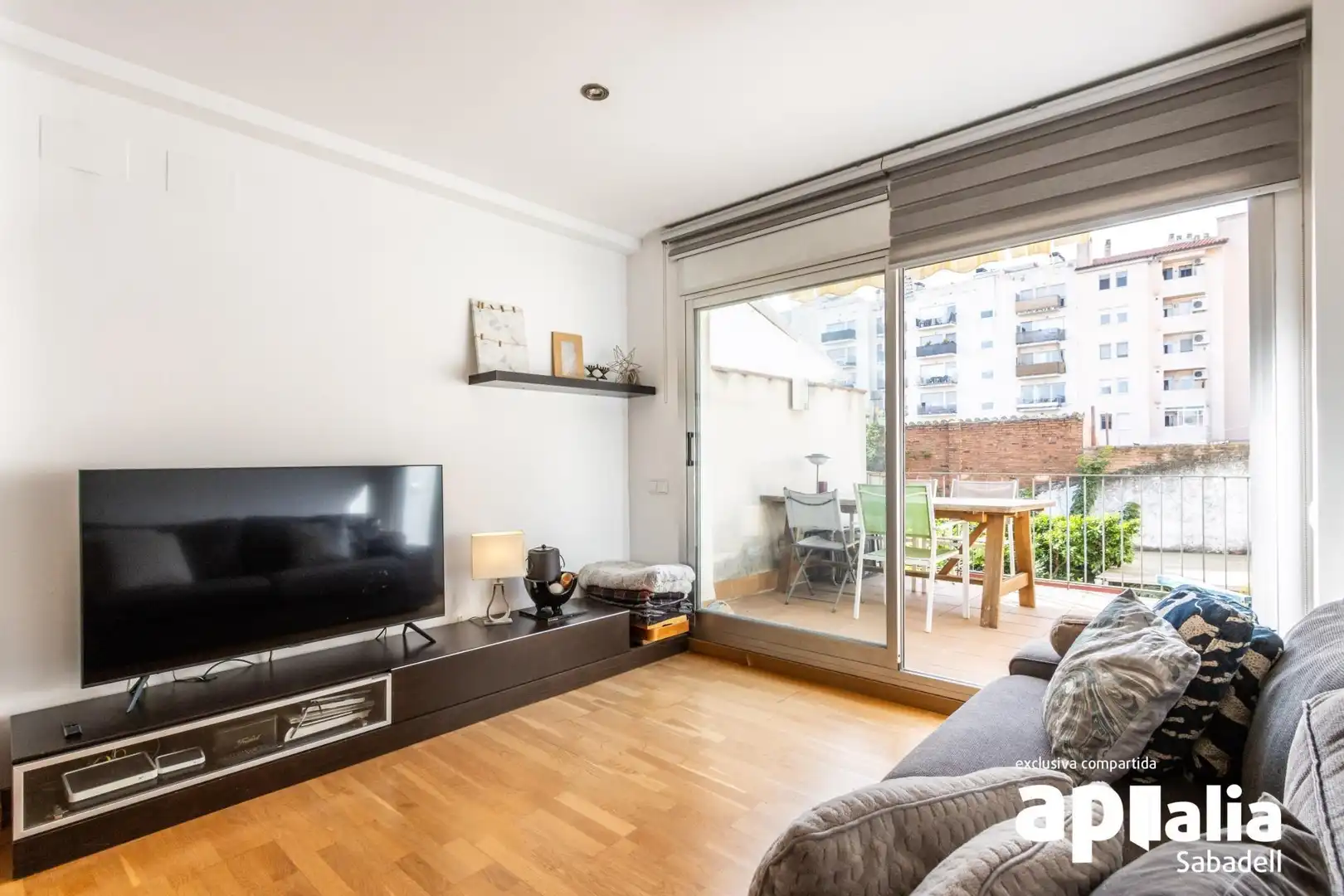 Living room of Houses for sale in Sabadell  with Air Conditioner, Heating and Parquet flooring