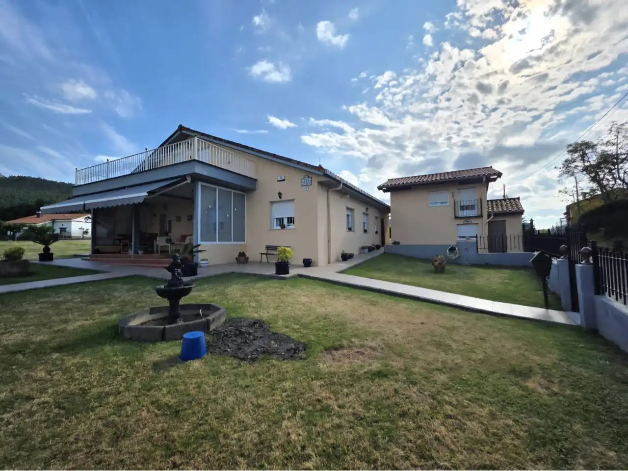 Vista exterior de Casa o chalet en venta en Puente Viesgo con Jardín privado y Amueblado