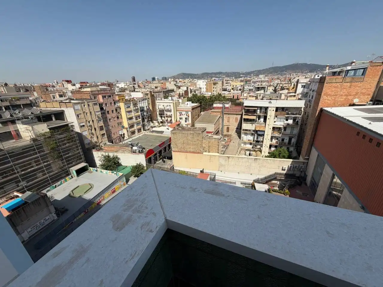 Vista exterior de Àtic en venda en Barcelona amb Terrassa i Balcó