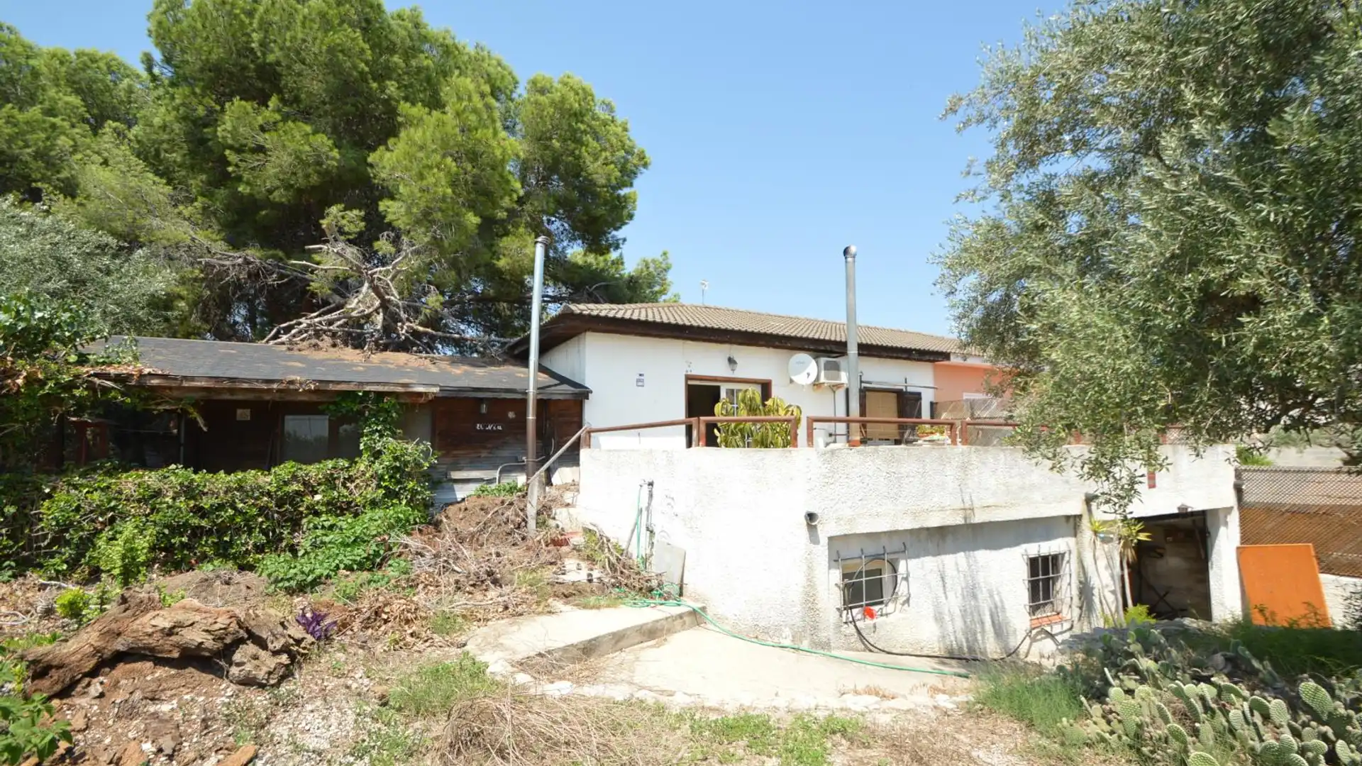 Vista exterior de Casa o xalet en venda en Vinaròs amb Aire condicionat, Jardí privat i Terrassa