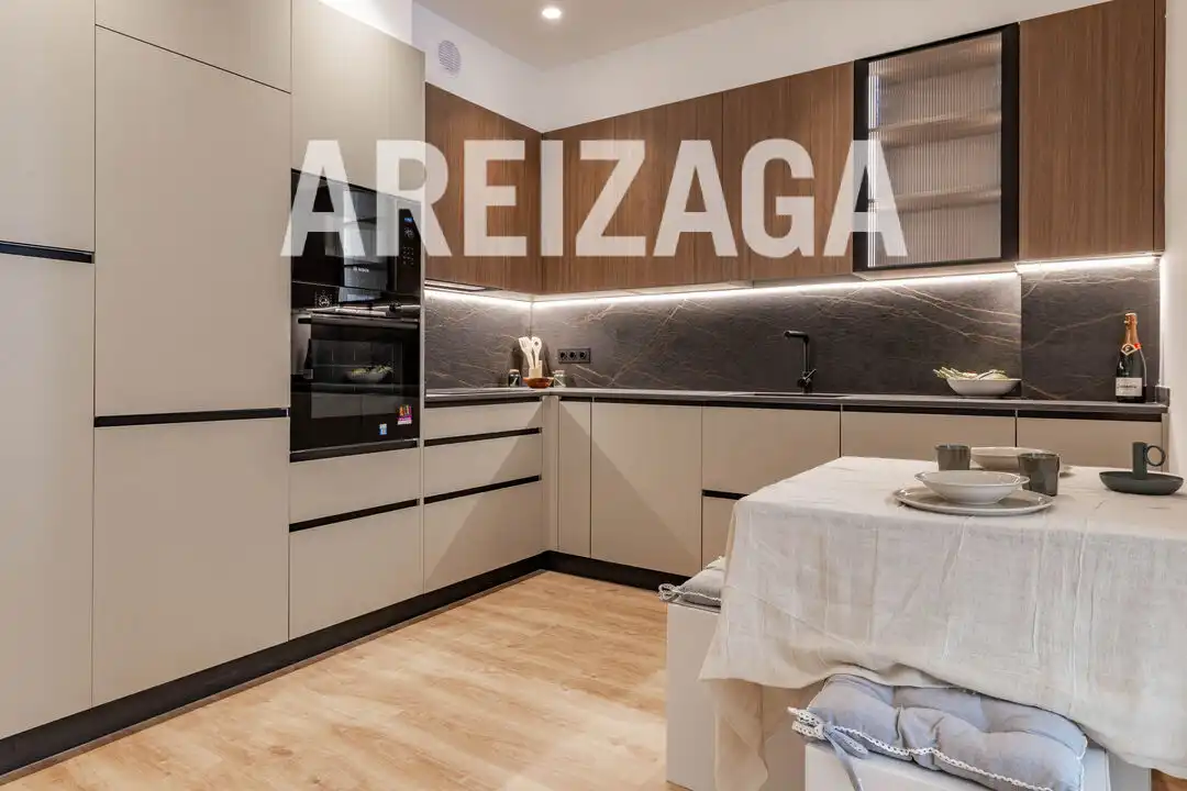 Cocina de Piso en venta en Donostia - San Sebastián  con Calefacción, Terraza y Balcón