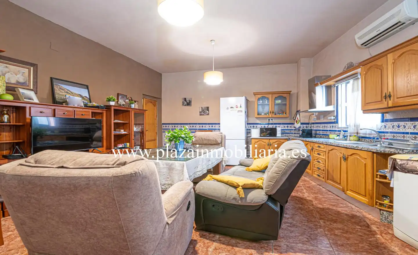Sala d'estar de Casa o xalet en venda en Lucena amb Aire condicionat, Terrassa i Traster