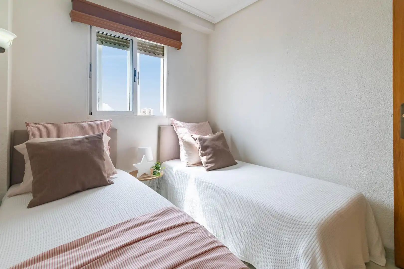 Habitación de Apartamento en venta en Valencia con Jardín privado y Piscina comunitaria