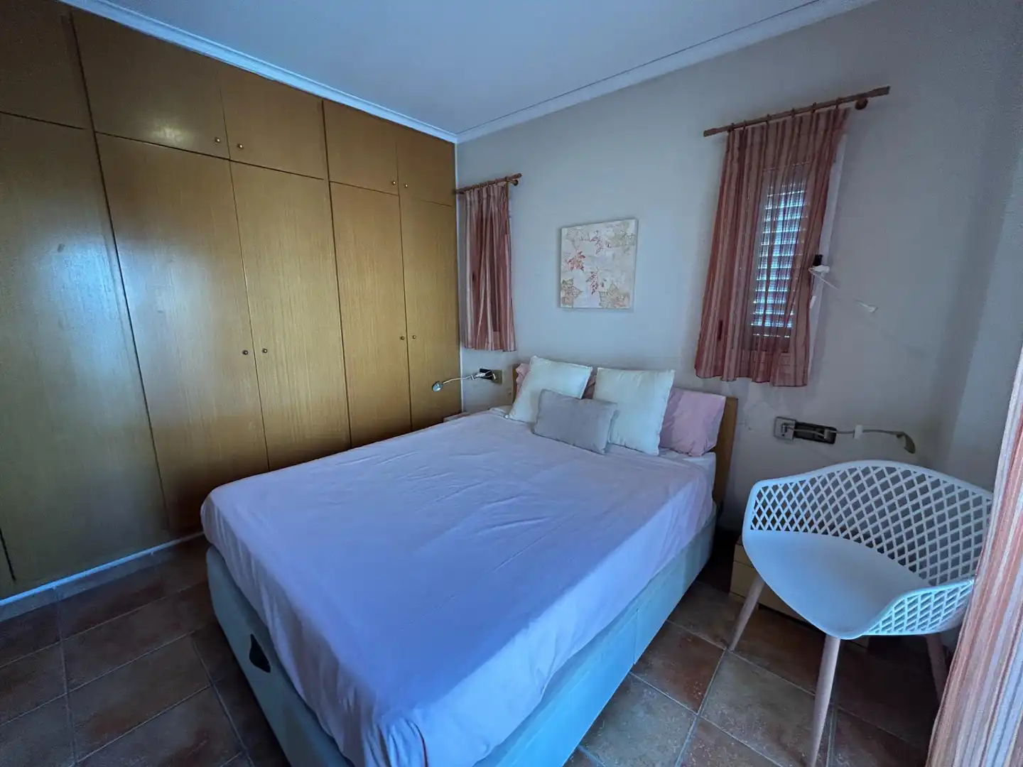 Schlafzimmer von Einfamilien-Reihenhaus zum Verkauf in Cullera mit Klimaanlage, Privatgarten und Terrasse