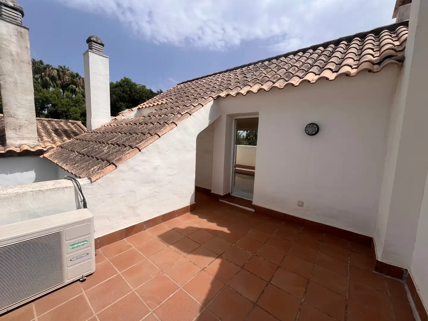 Terrassa de Casa adosada en venda en Marbella amb Jardí privat, Terrassa i Moblat