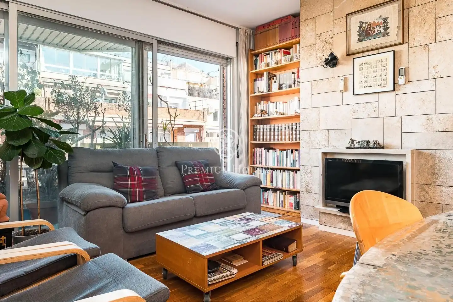 Sala de estar de Piso en venta en Barcelona con Calefacción, Terraza y Balcón