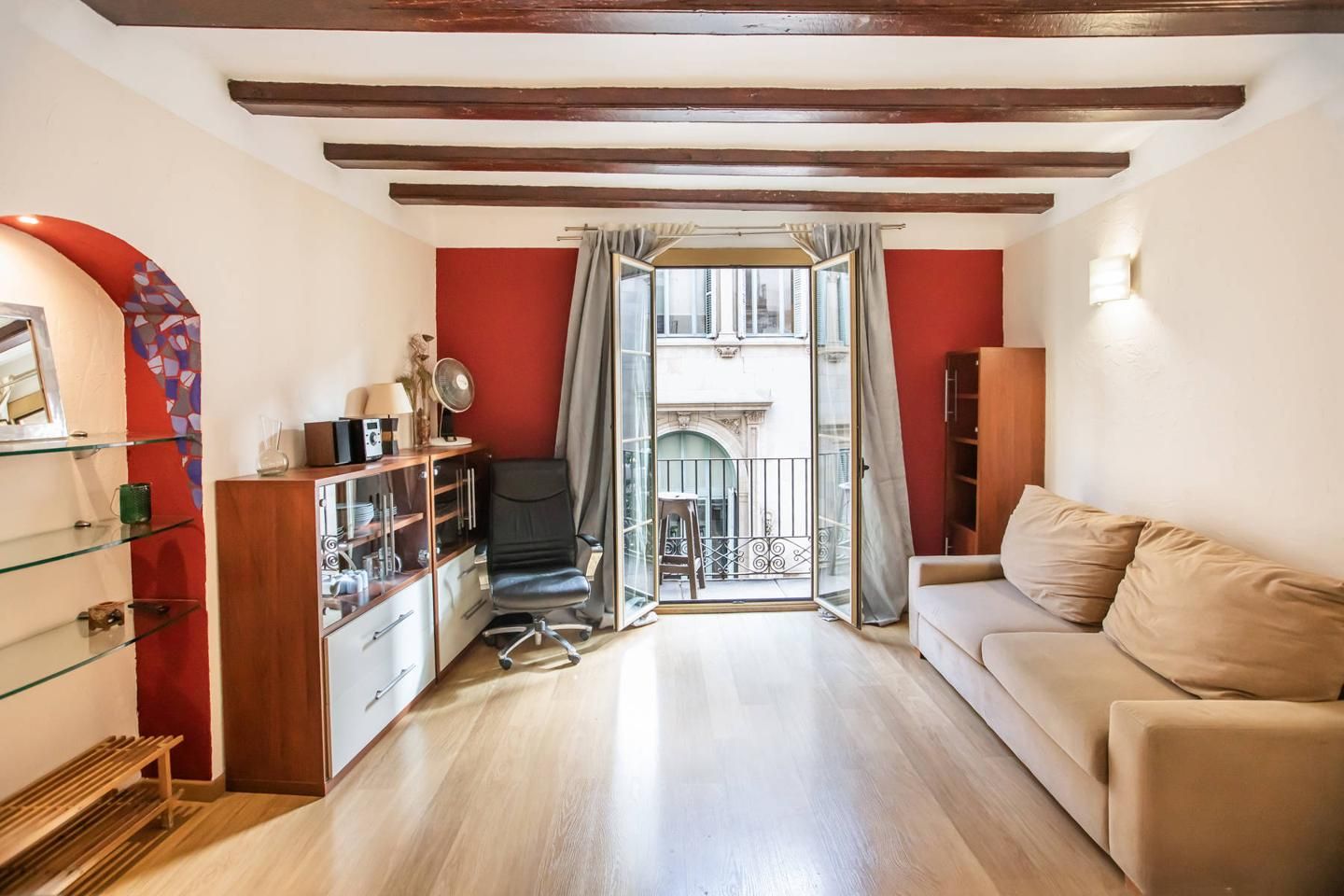 Living room of Study to rent in  Barcelona Capital  with Air Conditioner, Balcony and Internet
