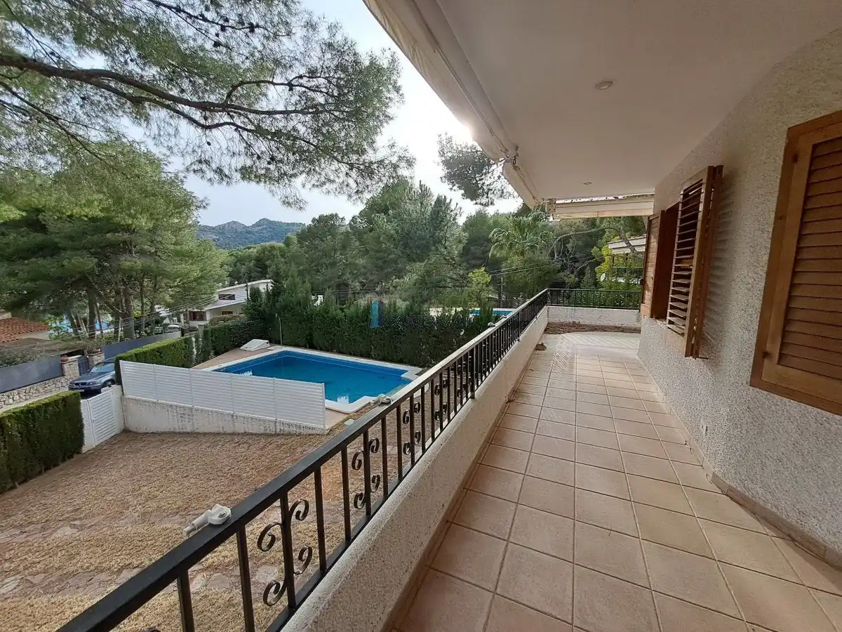 Vista exterior de Casa o chalet en venta en Benicasim / Benicàssim con Jardín privado, Terraza y Piscina