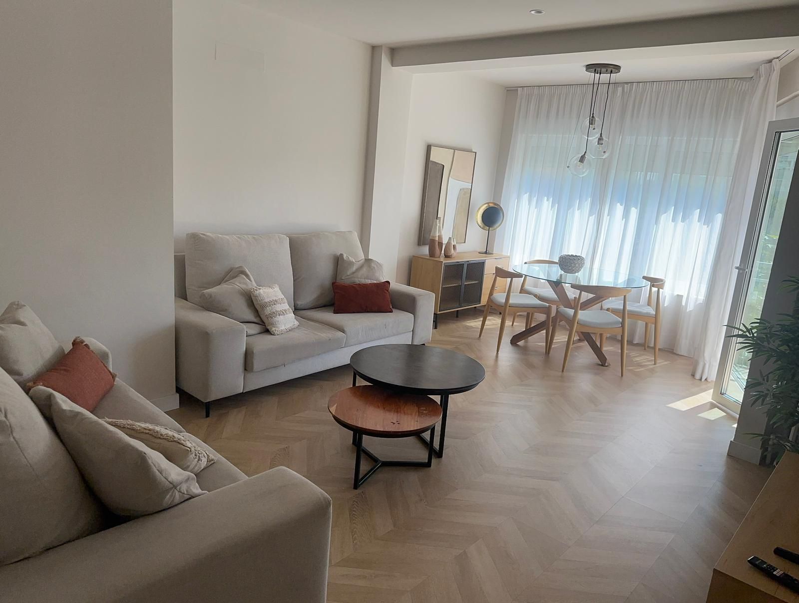 Sala d'estar de Pis de lloguer en  Madrid Capital amb Calefacció, Terrassa i Moblat