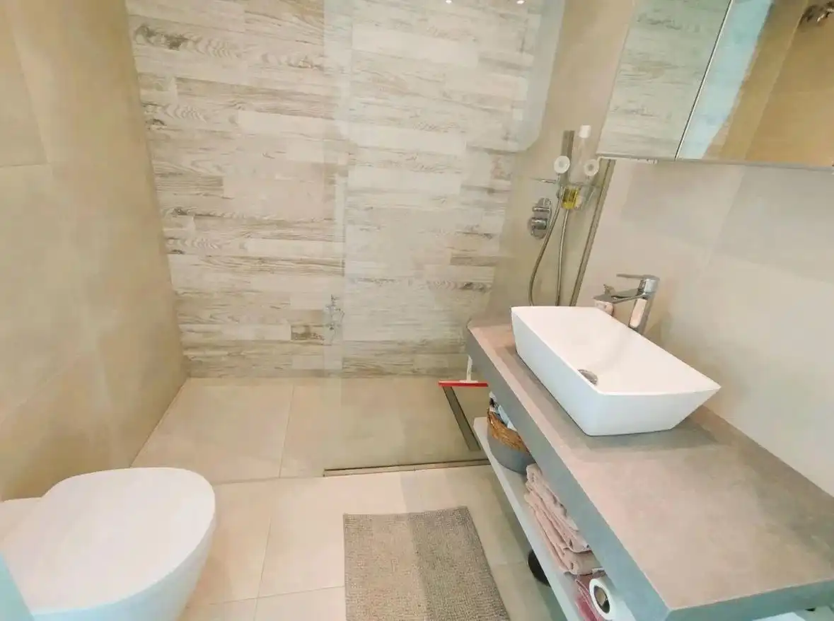 Baño de Piso de alquiler en Guardamar del Segura con Aire acondicionado, Calefacción y Terraza