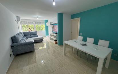 Living room of Flat for sale in  Sevilla Capital