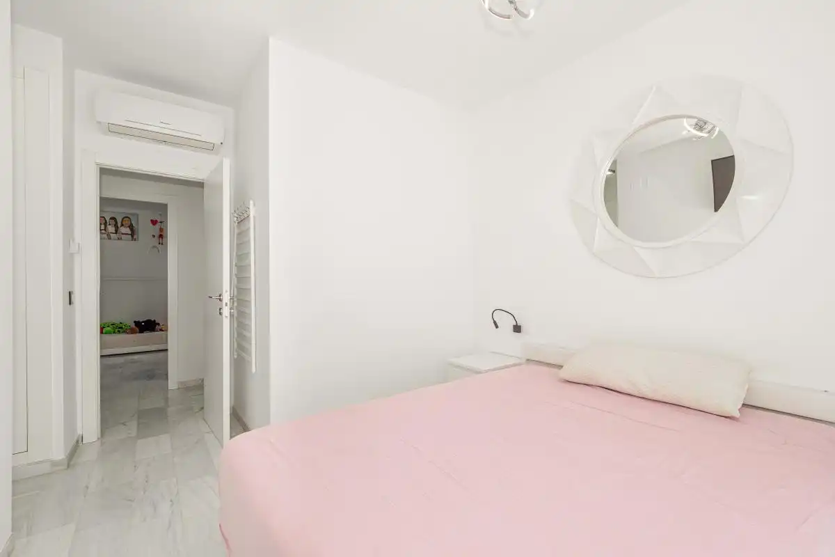 Habitación de Casa o chalet en venta en Huévar del Aljarafe con Aire acondicionado, Calefacción y Jardín privado