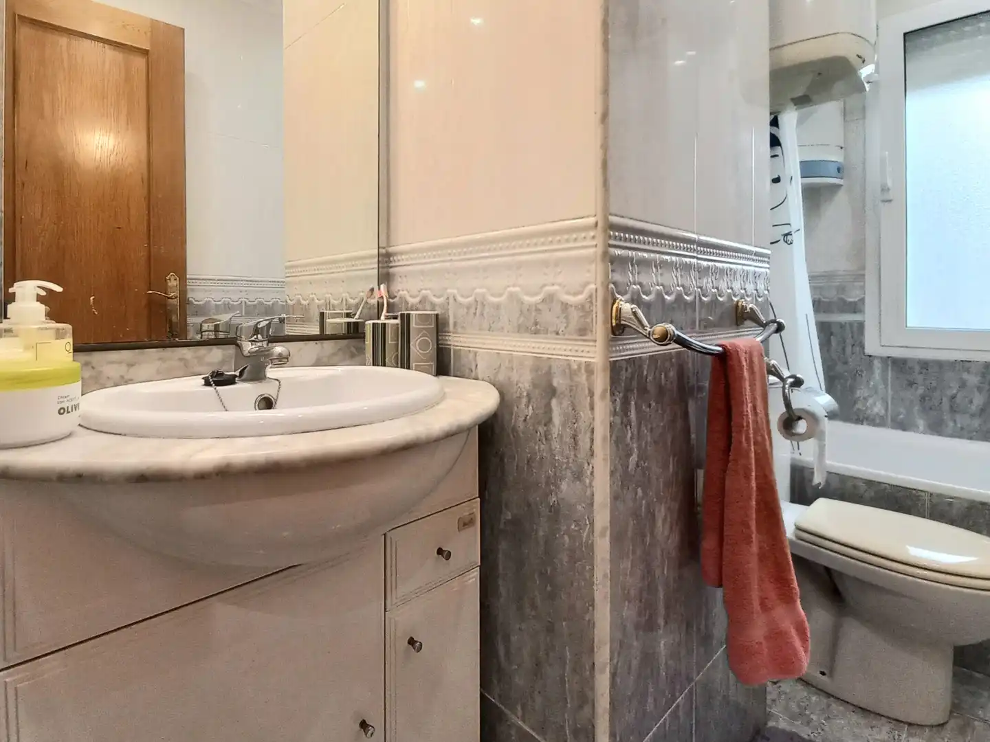 Badezimmer von Wohnung zum Verkauf in Burgos mit Heizung
