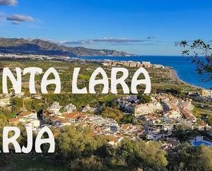 Vista exterior de Casa adosada en venda en Nerja amb Aire condicionat, Calefacció i Terrassa