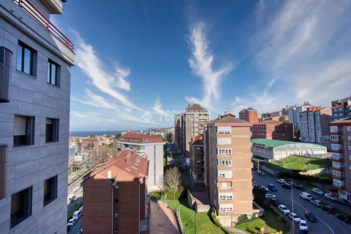 Außenansicht von Wohnung zum Verkauf in Santander mit Abstellraum