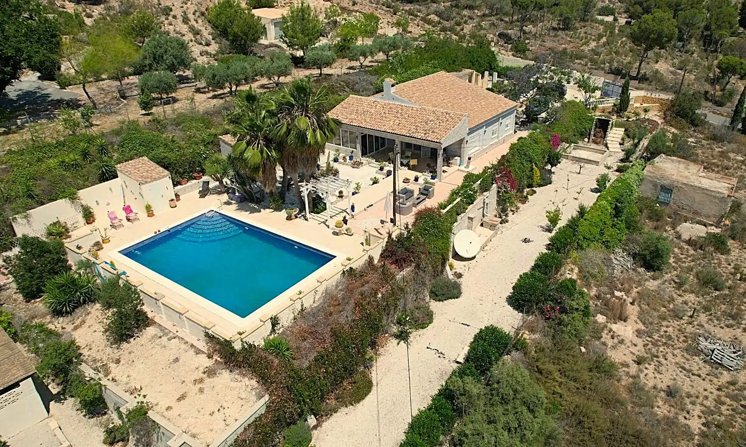 Vista exterior de Finca rústica en venda en Aspe amb Jardí privat, Terrassa i Piscina