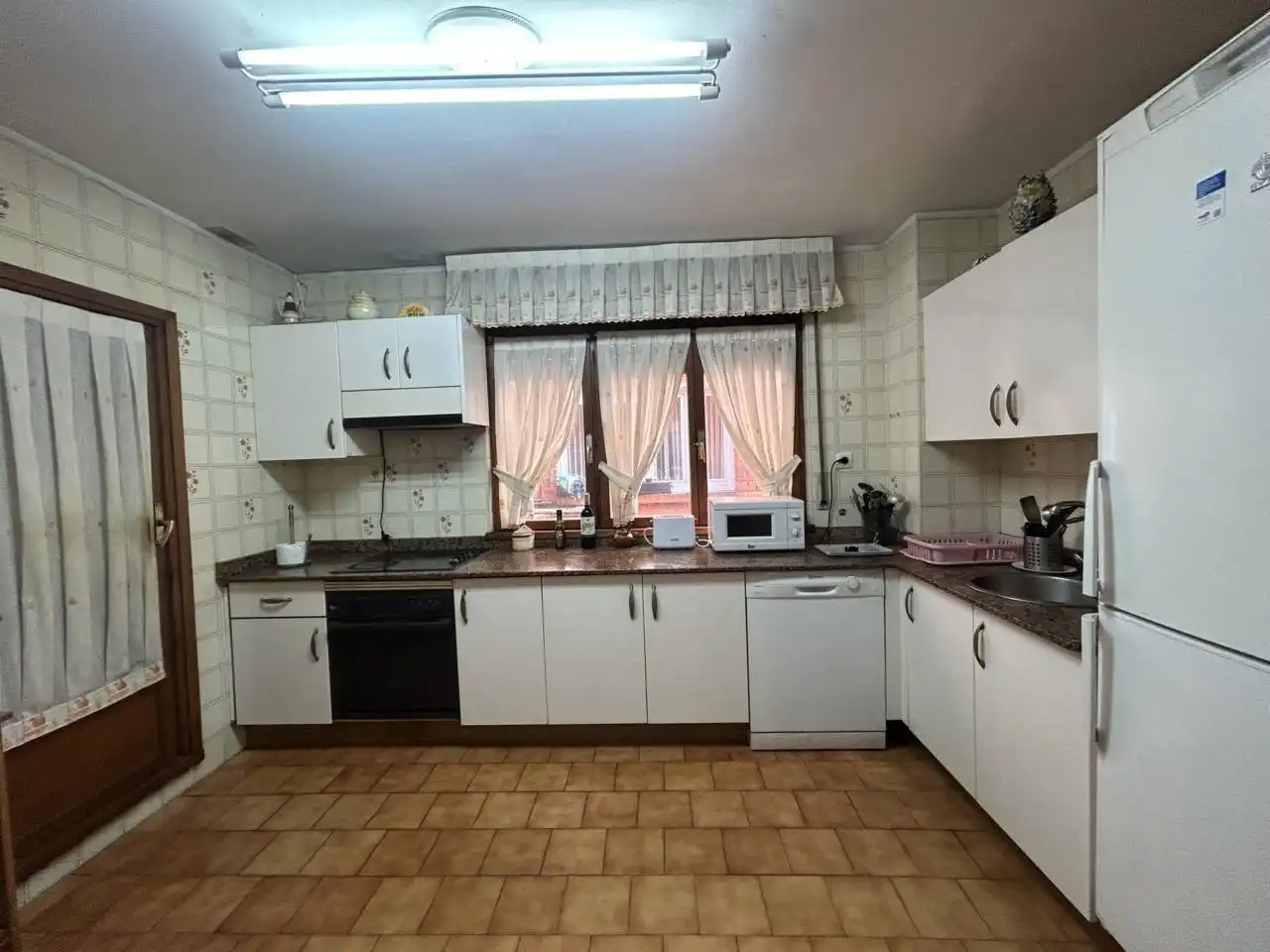 Küche von Wohnung zum Verkauf in Oviedo  mit Heizung, Parkett und Abstellraum