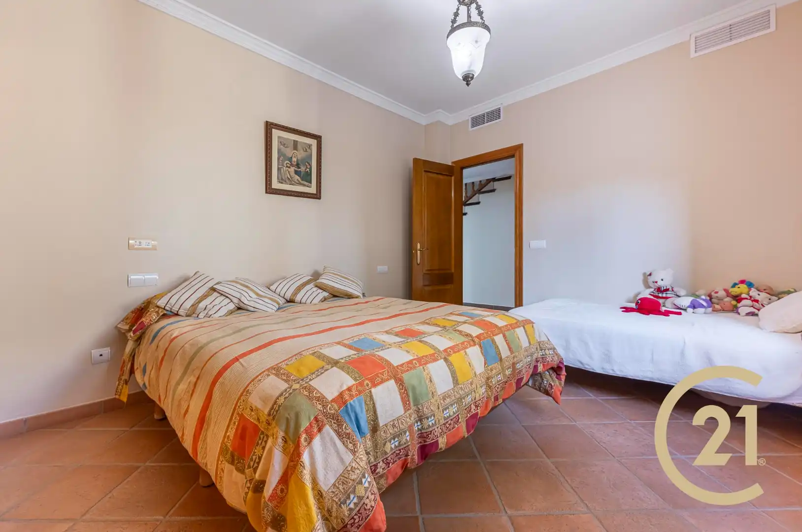 Habitación de Casa adosada en venta en Benahavís con Aire acondicionado, Jardín privado y Terraza