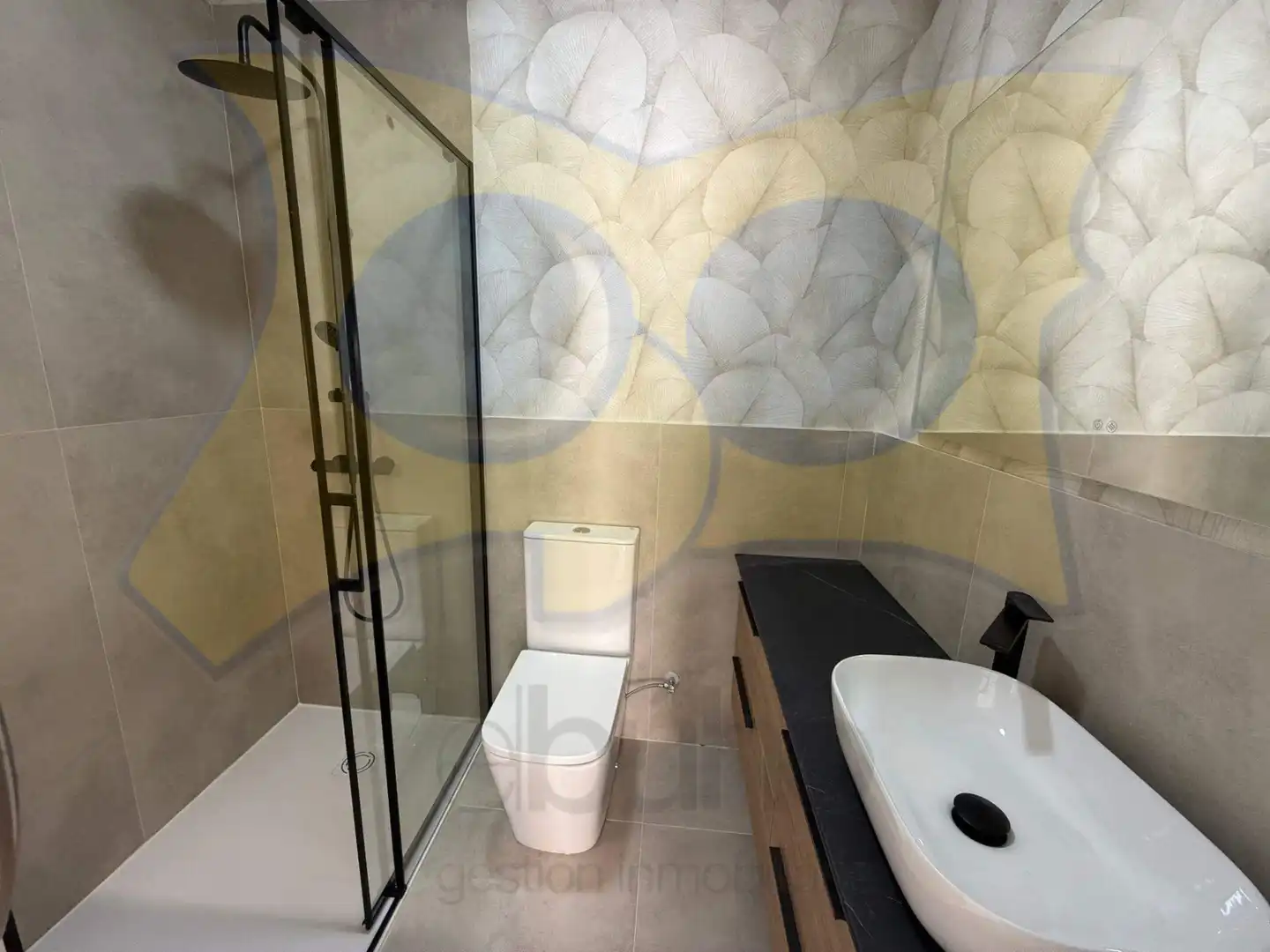 Bathroom of Flat for rent in Salamanca  with Heating, Parquet flooring and Oven