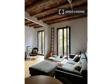 Appartamento con balcone in affitto a Eixample
