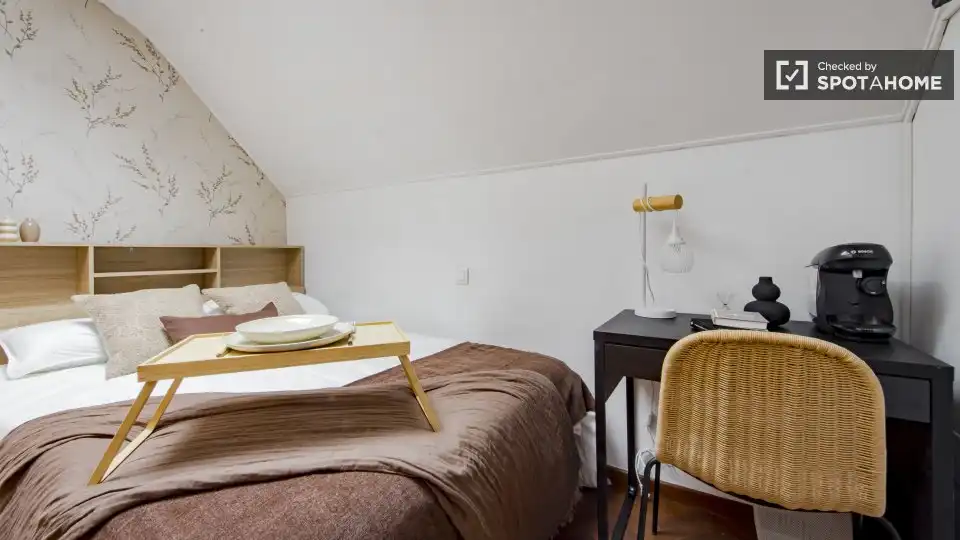 Bedroom of Flat for share in Hortaleza