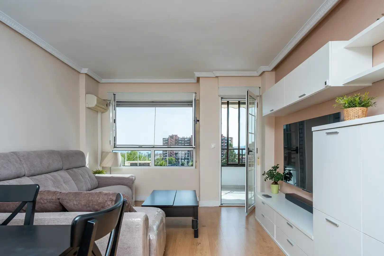 Sala de estar de Apartamento en venta en Alicante / Alacant con Piscina comunitaria