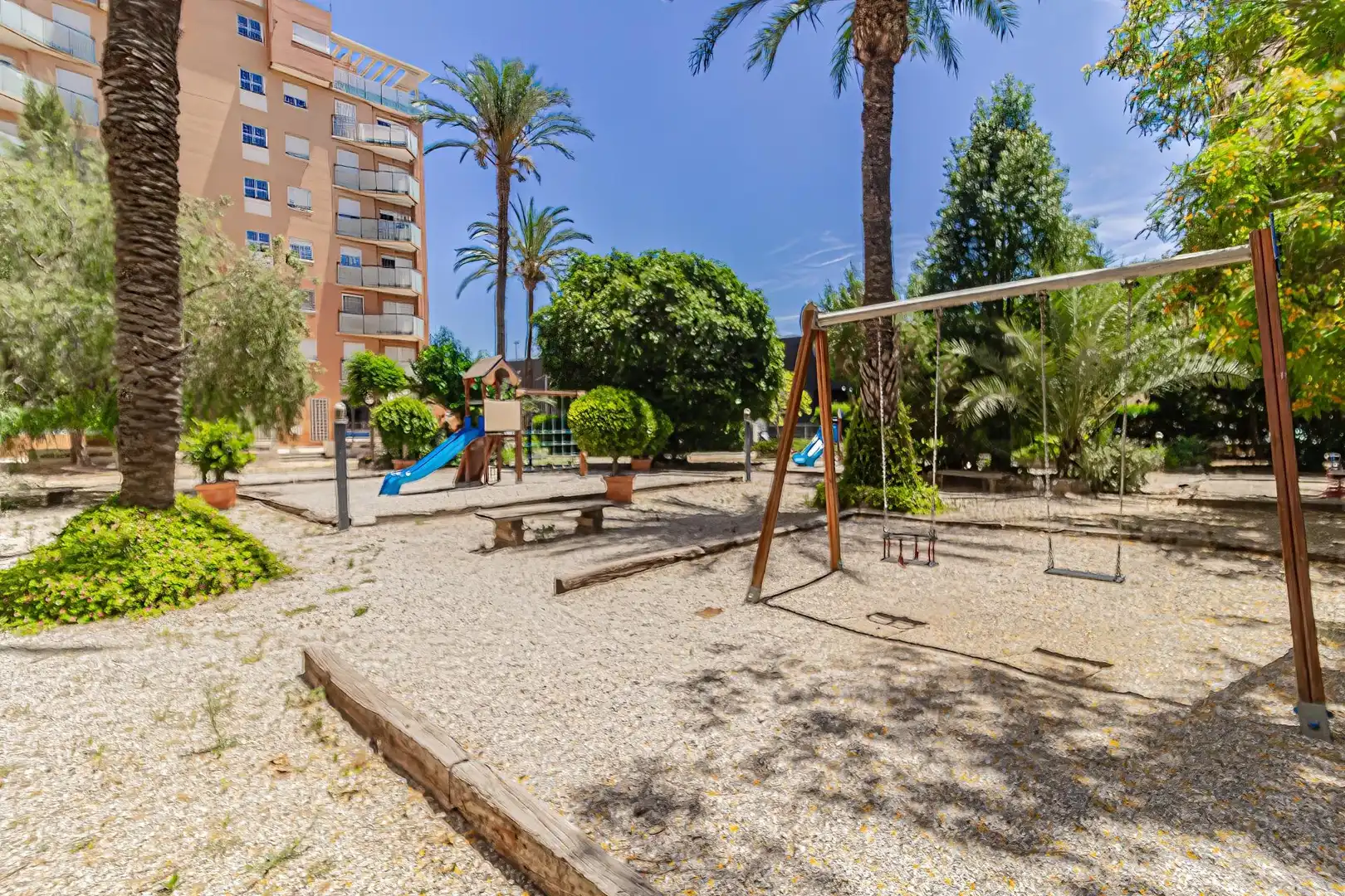 Aparcament de Pis en venda en Cartagena amb Aire condicionat, Terrassa i Moblat
