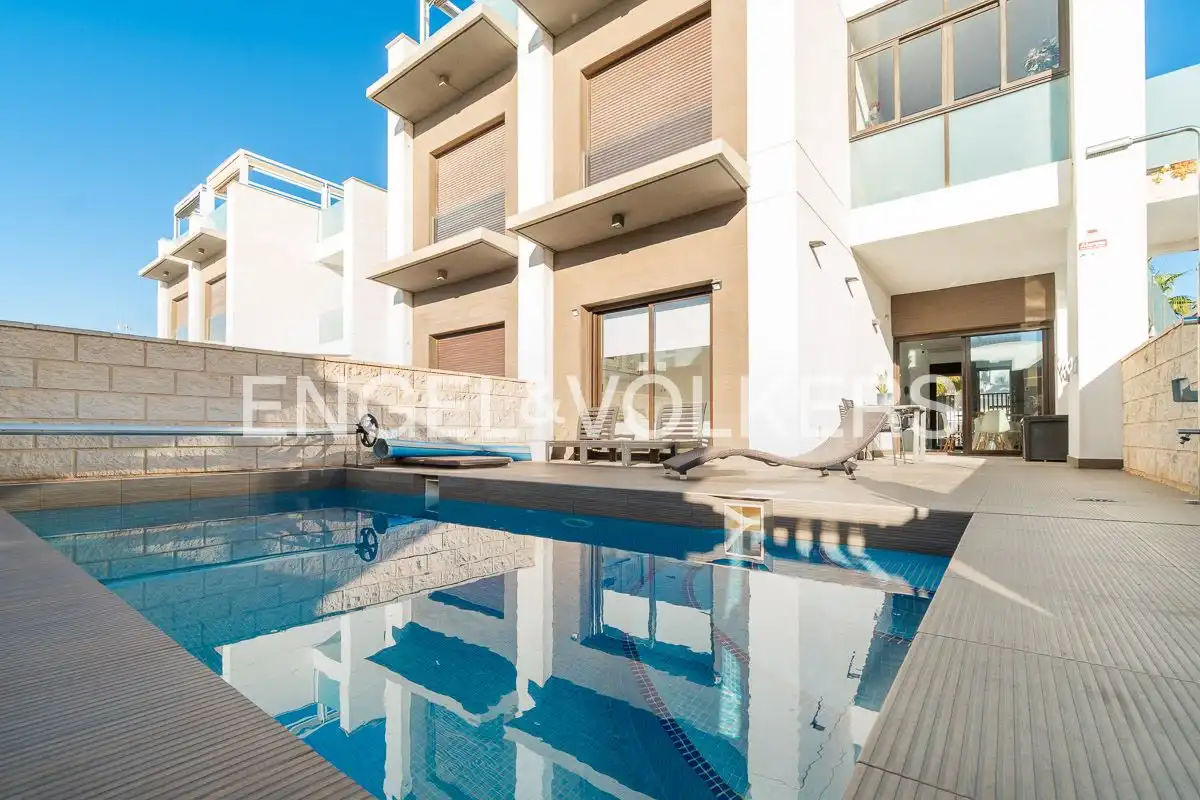 Piscina de Apartament en venda en Rojales amb Aire condicionat, Calefacció i Jardí privat