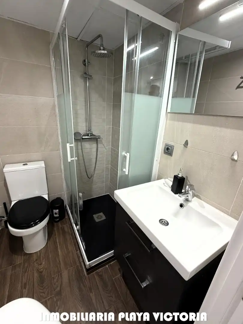 Bathroom of Flat for sale in Cádiz  with Air Conditioner, Oven and Washing machine