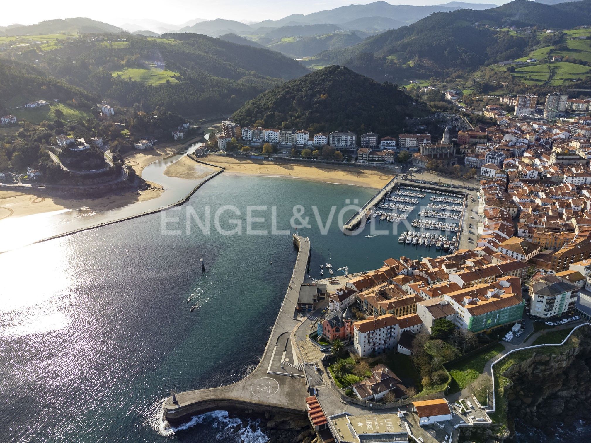 Vista exterior de Casa o xalet en venda en Lekeitio amb Aire condicionat, Calefacció i Jardí privat