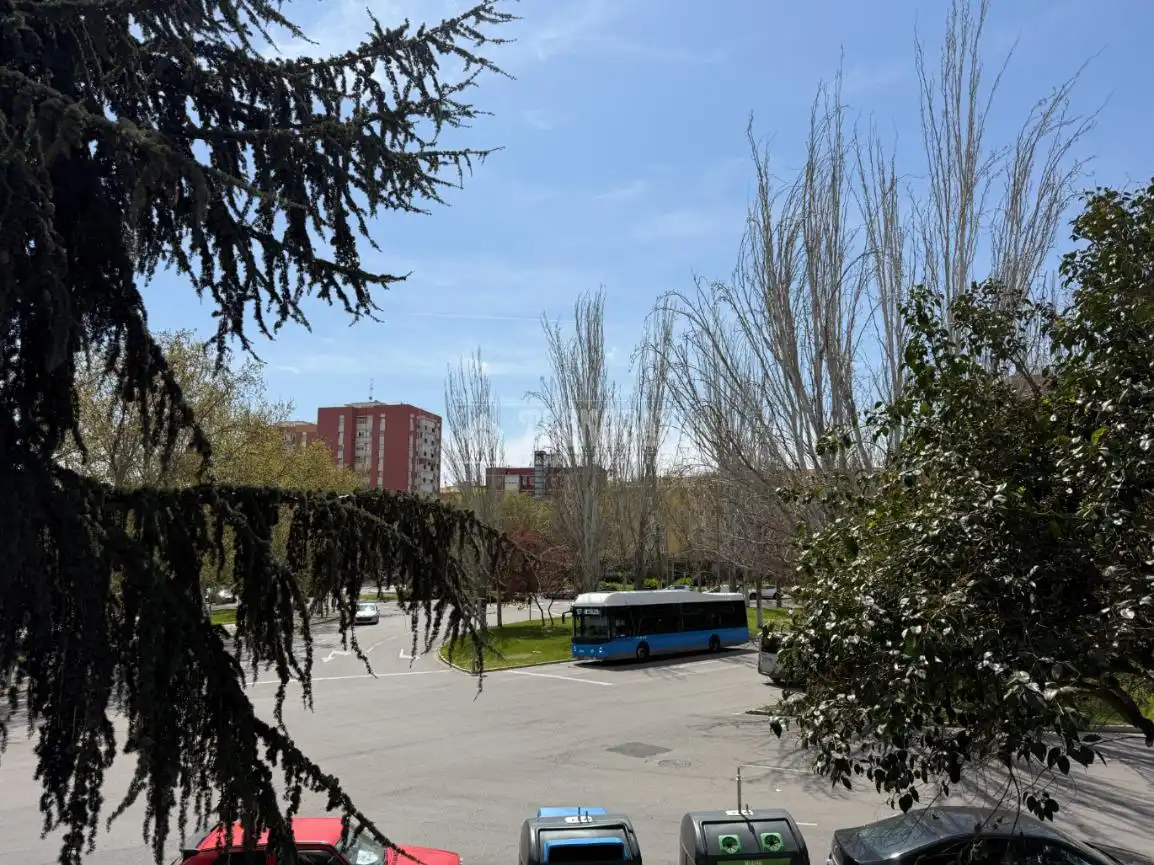 Vista exterior de Local en venta en Madrid
