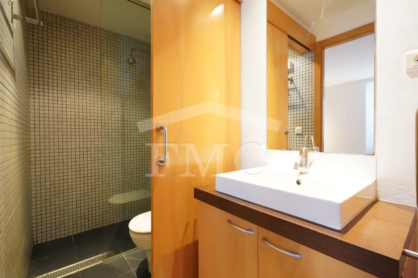 Baño de Piso en venta en Bourg - Madame con Calefacción, Parquet y Trastero