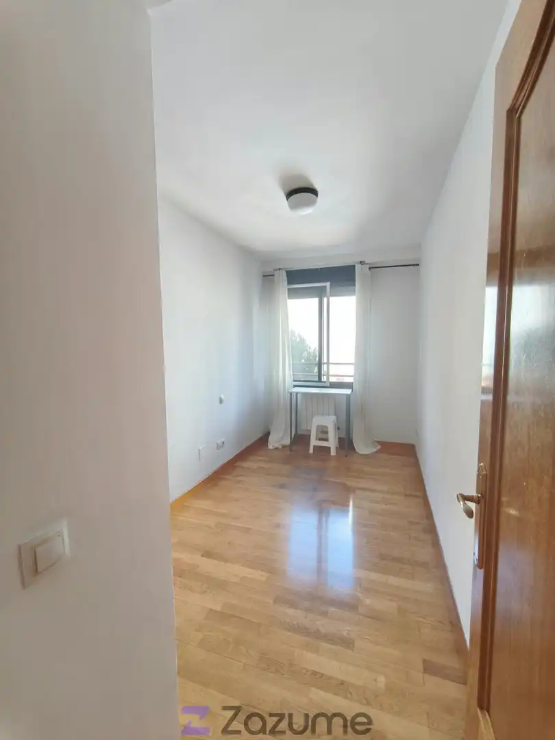 Schlafzimmer von Wohnungen zur Miete in Madrid mit Klimaanlage, Heizung und Privatgarten