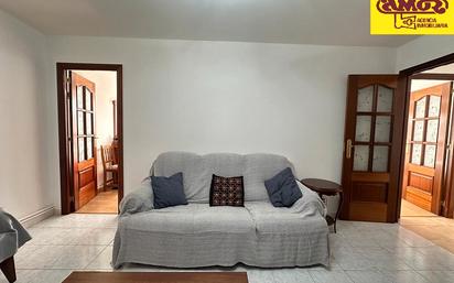 Living room of Flat for sale in Santiago de Compostela 