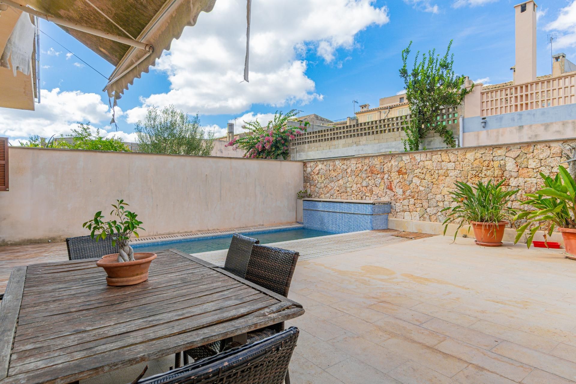 Terrace of House or chalet for sale in Maria de la Salut  with Air Conditioner, Heating and Private garden