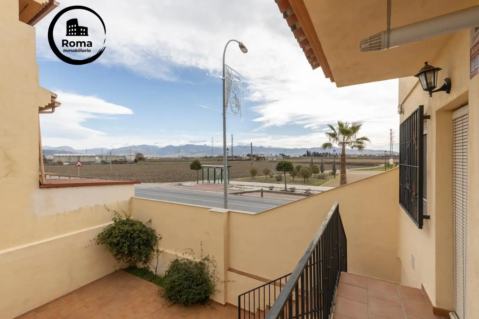 Außenansicht von Einfamilien-Reihenhaus zum Verkauf in Vegas del Genil mit Klimaanlage, Heizung und Terrasse