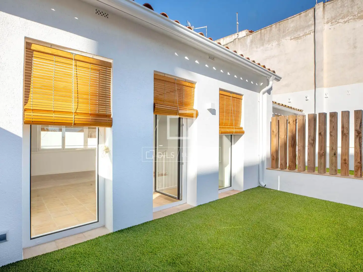 Vista exterior de Casa o xalet en venda en L'Escala amb Aire condicionat, Calefacció i Terrassa