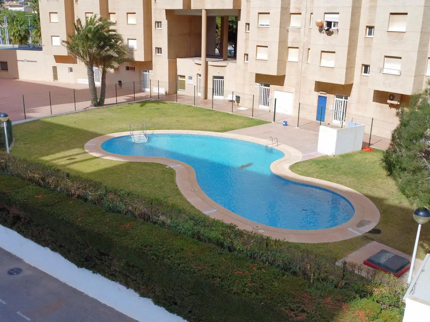 Piscina de Apartamento de alquiler en La Manga del Mar Menor con Terraza y Piscina