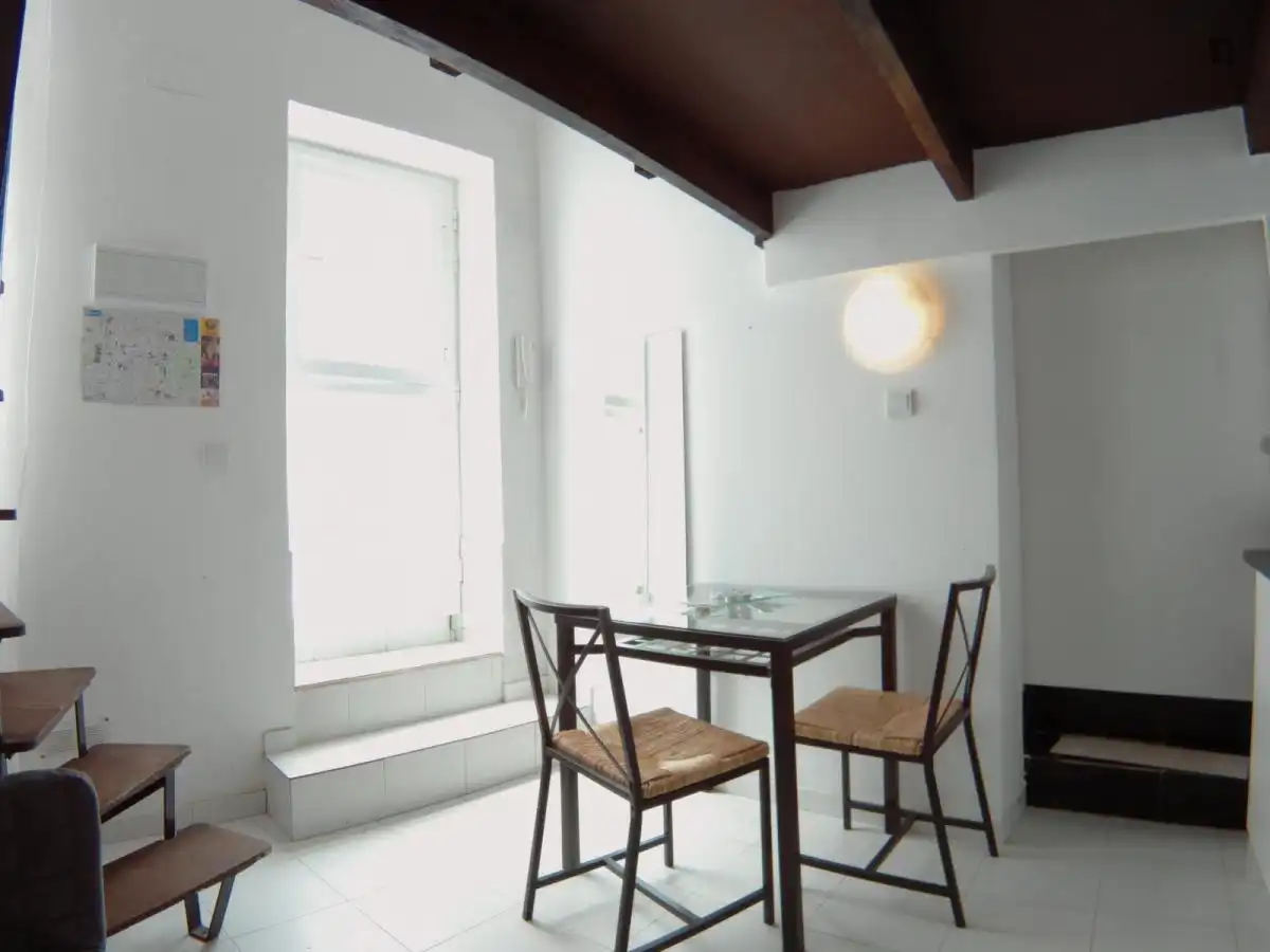 Estudio de alquiler en Valdeacederas