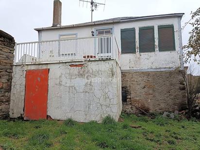 Außenansicht von Country house zum verkauf in San Xoán de Río mit Terrasse